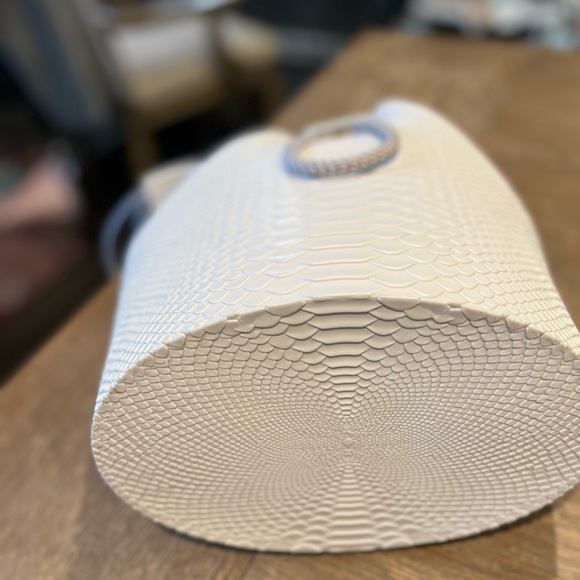 Melissa + Baja East white bucket bag with pouch. - Picture 5 of 6